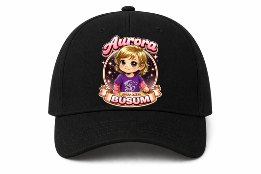 Basecap in drei Farben, schwrz, rosa, weiß, Design Aurora Büsum 2024